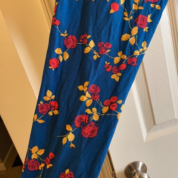 Lularoe leggings Tall and Curvy - Picture 2 of 3